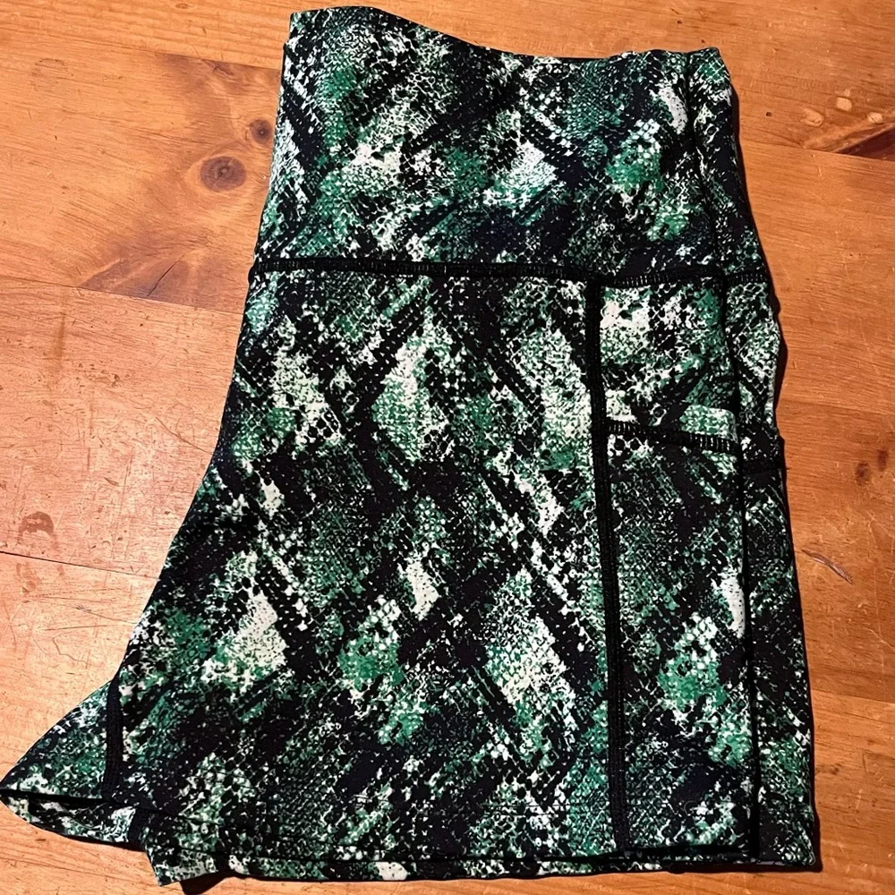 Constantly Varied Gear Green and Black Athletic Shorts - Picture 4 of 5